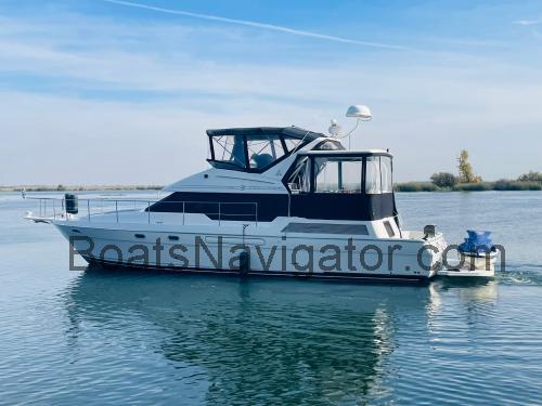 Bayliner 4587 Motoryacht fiche technique et avis